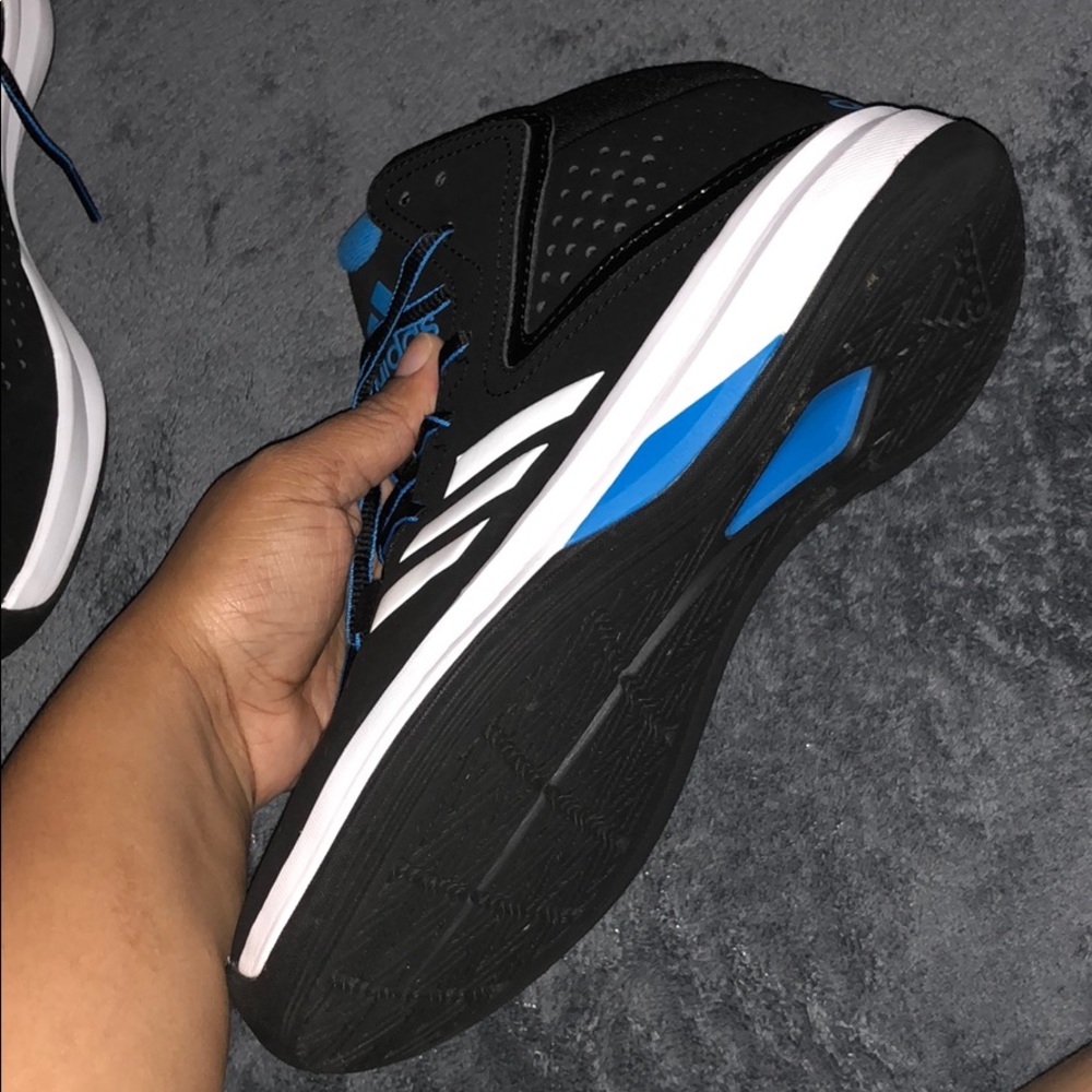 BRAND NEW ADIDAS NEVER BEEN WORN - Picture 3 of 8